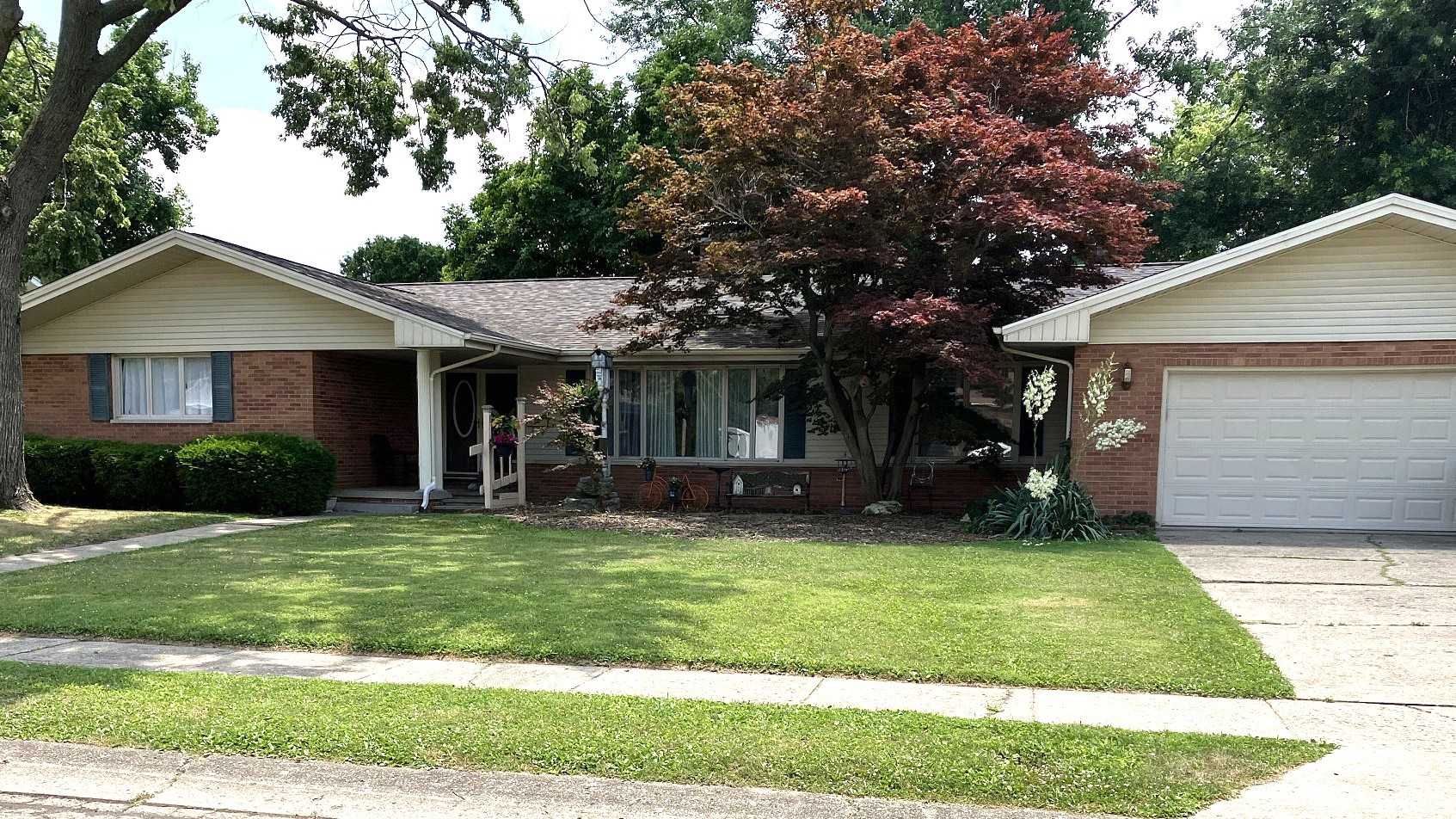 425 Crestmore Avenue, Mattoon, IL