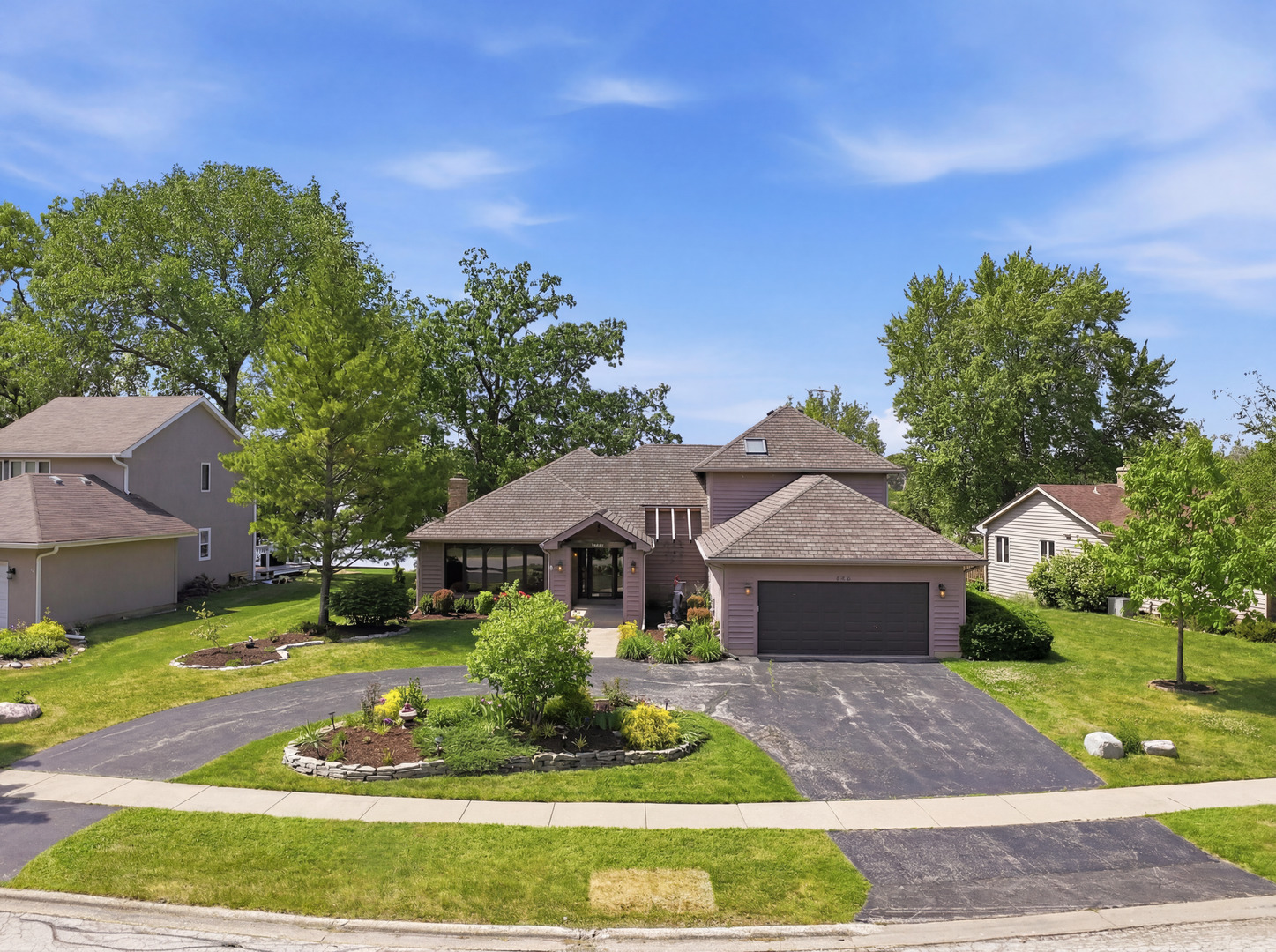 534 Whispering Pines Road, Lindenhurst, IL