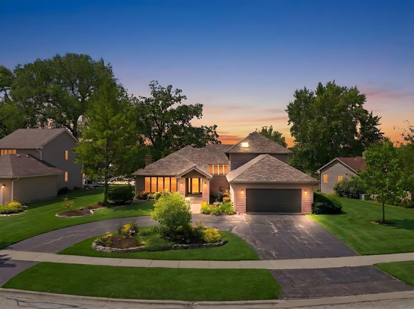 534 Whispering Pines Road, Lindenhurst, IL
