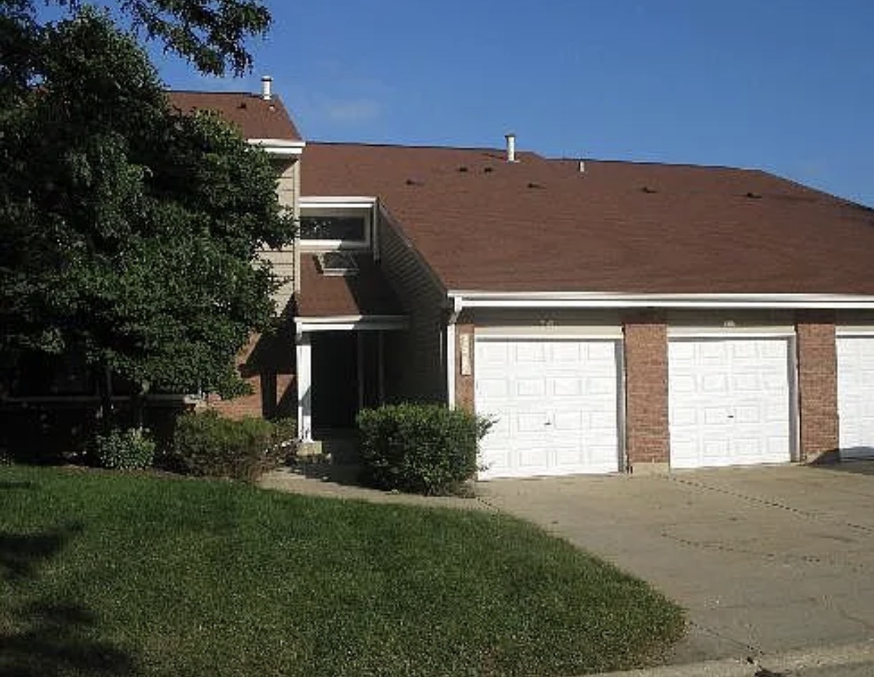 995 S Pinetree Circle #995, Buffalo Grove, IL