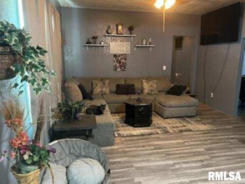 701 3RD Street, Seaton, IL