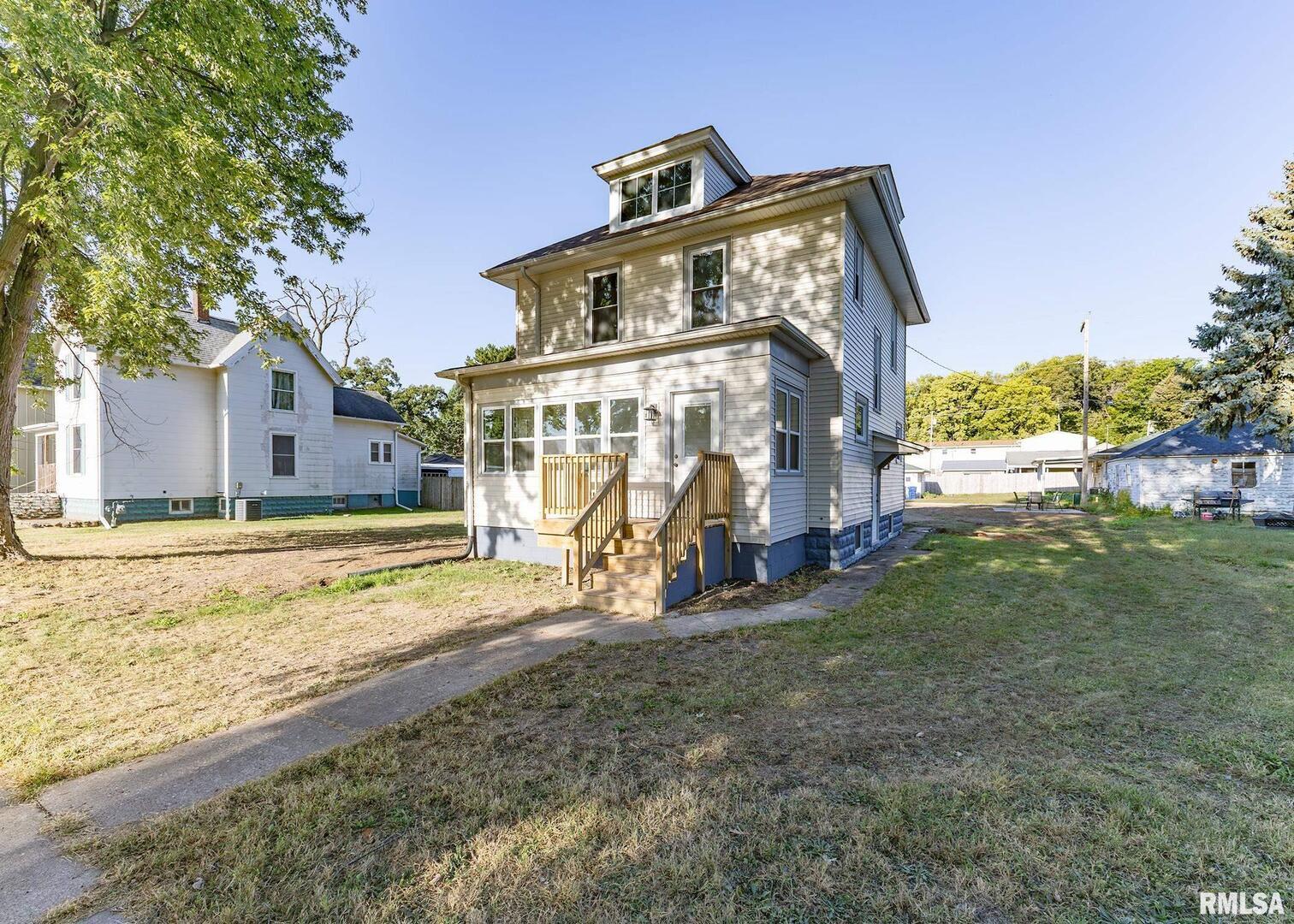 924 N 3RD Street, Clinton, IA