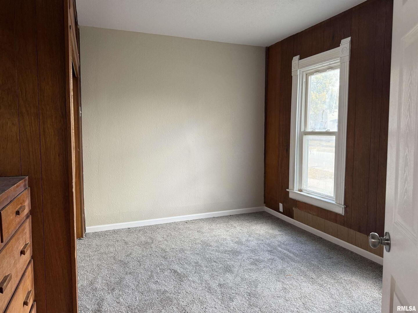2104 PERSHING Boulevard, Clinton, IA