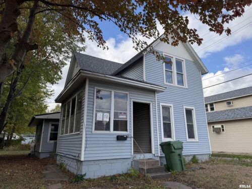 2104 PERSHING Boulevard, Clinton, IA