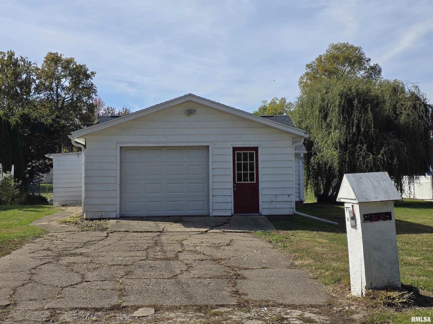 306 S 8TH Avenue, Albany, IL