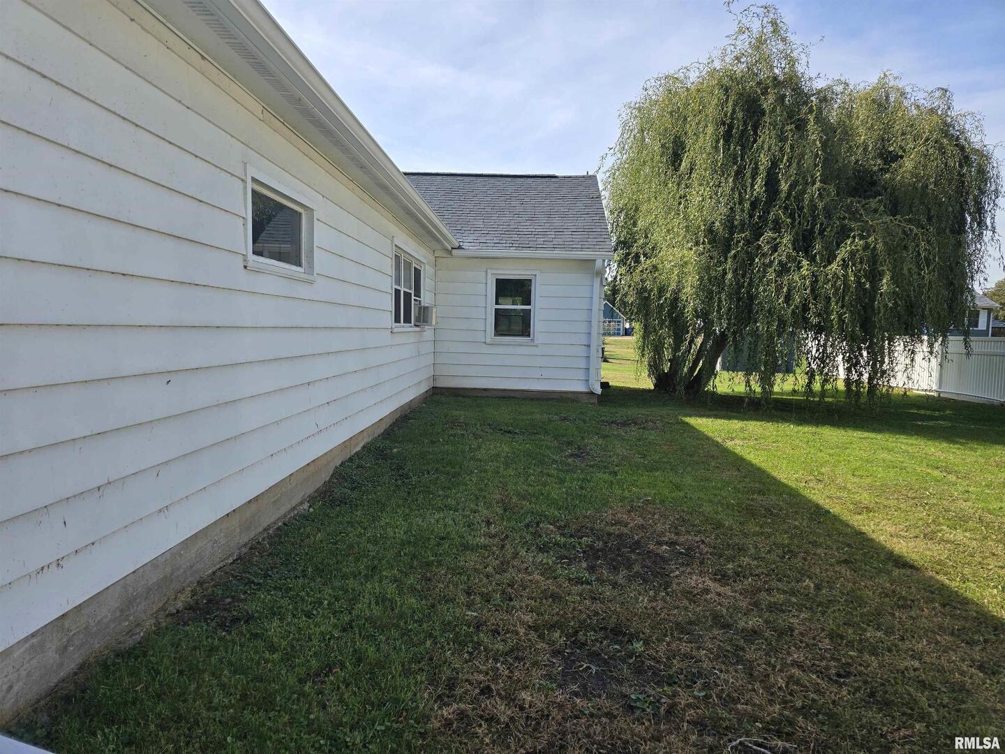 306 S 8TH Avenue, Albany, IL