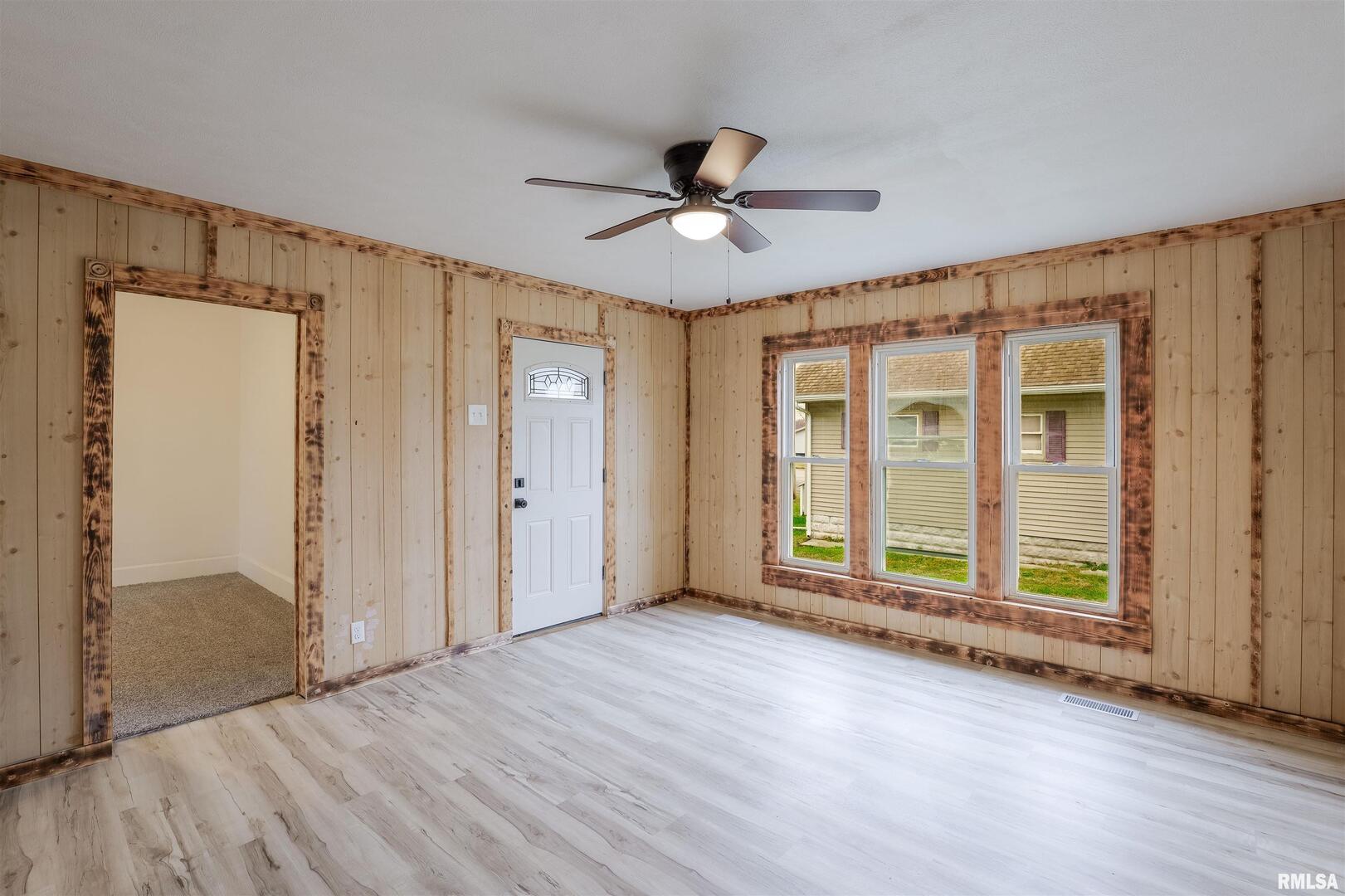 506 W POPLAR Street, WestFrank, IL