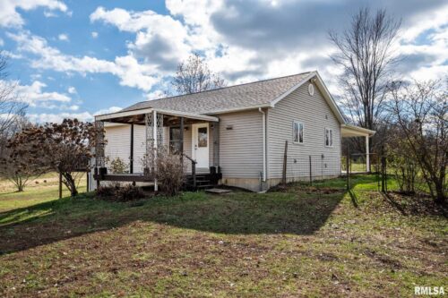 450 Clark School Road, DeSoto, IL