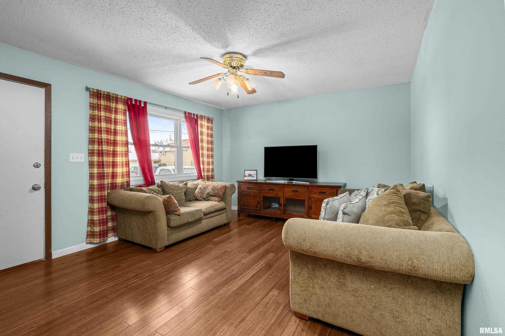 617 6TH Street, Camanche, IA