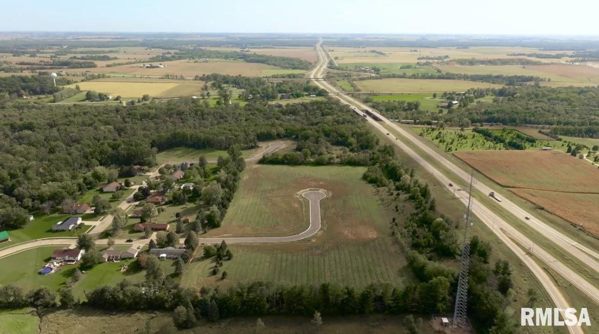 305 SILVER CREEK Road, De Witt, IA