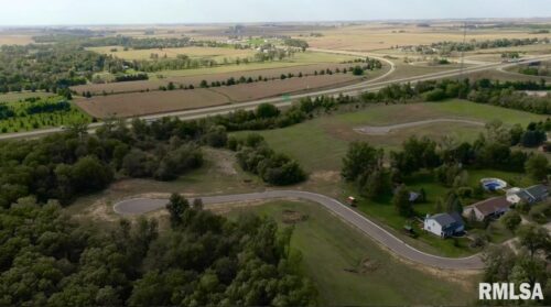 305 SILVER CREEK Road, De Witt, IA
