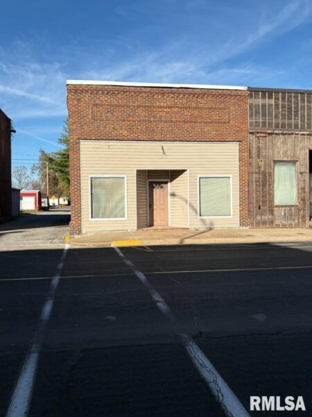 110 W MARKET Street, Christopher, IL