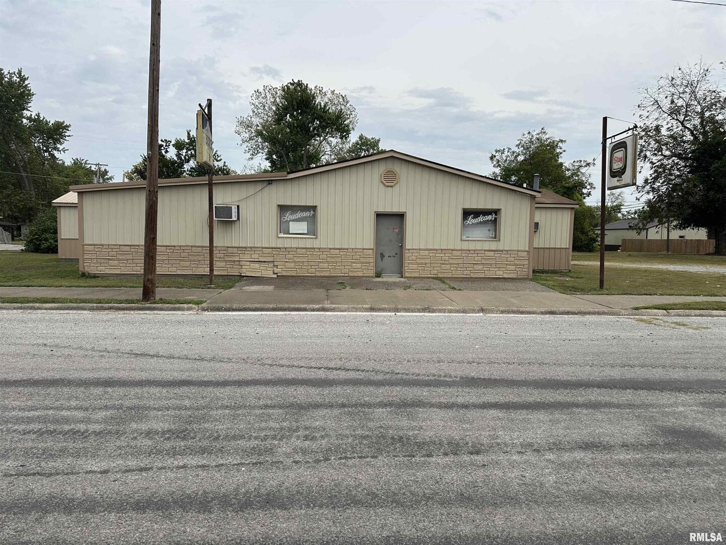 106 S BUSH Street, Hurst, IL