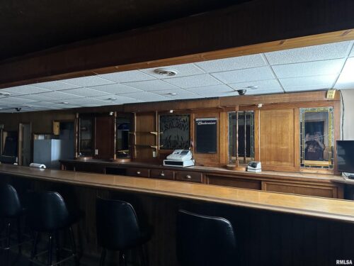 106 S BUSH Street, Hurst, IL
