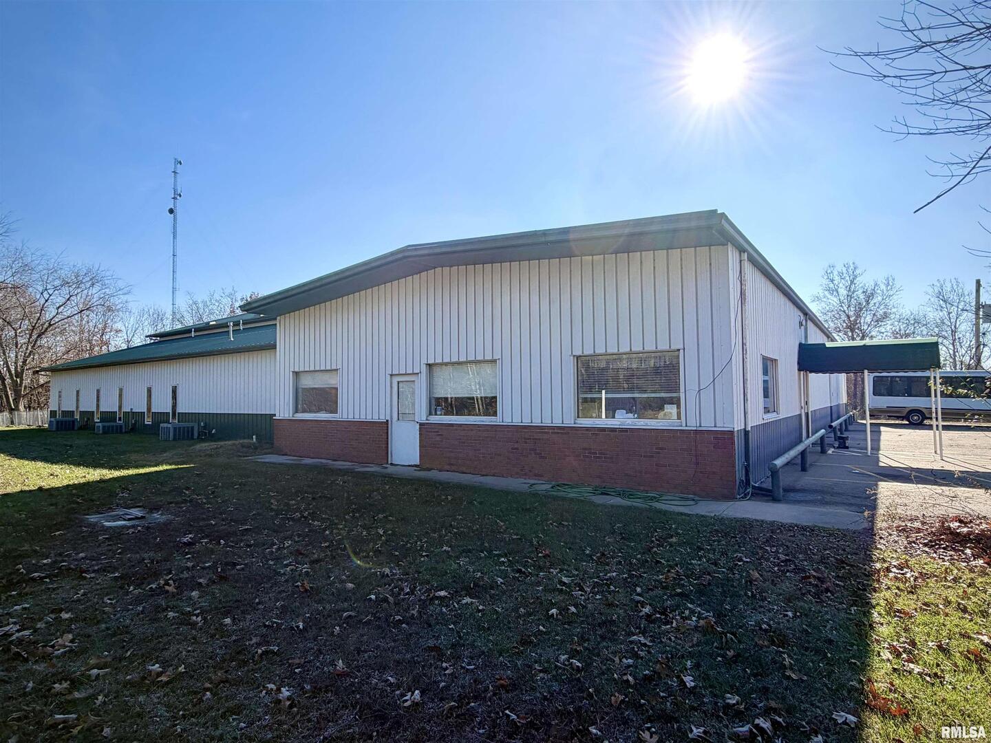 907 State Highway 14, Carmi, IL
