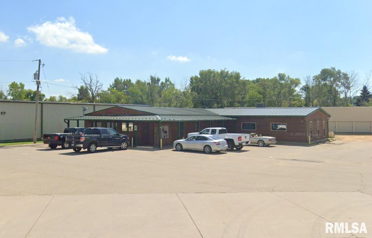 1815 MANUFACTURING Drive, Clinton, IA