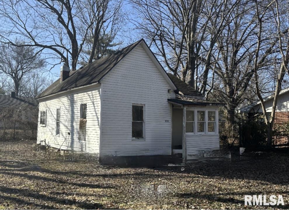 909 W SYCAMORE Street, Carbondale, IL
