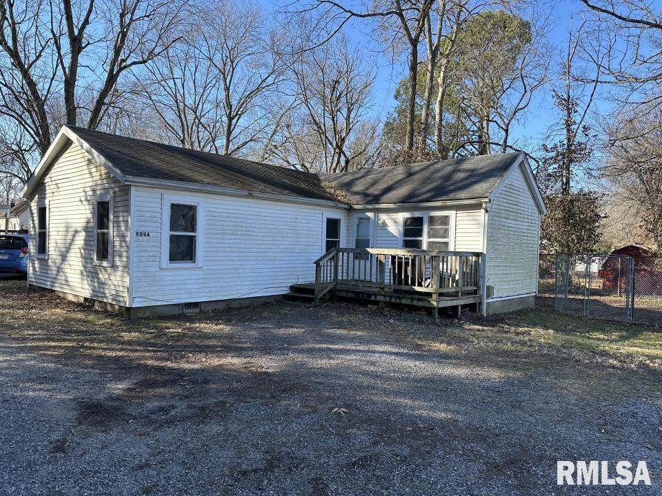 909 W SYCAMORE Street, Carbondale, IL