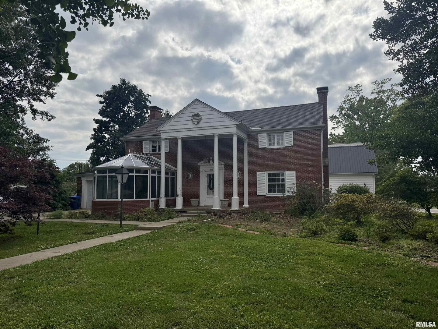 215 3RD Street, Carmi, IL