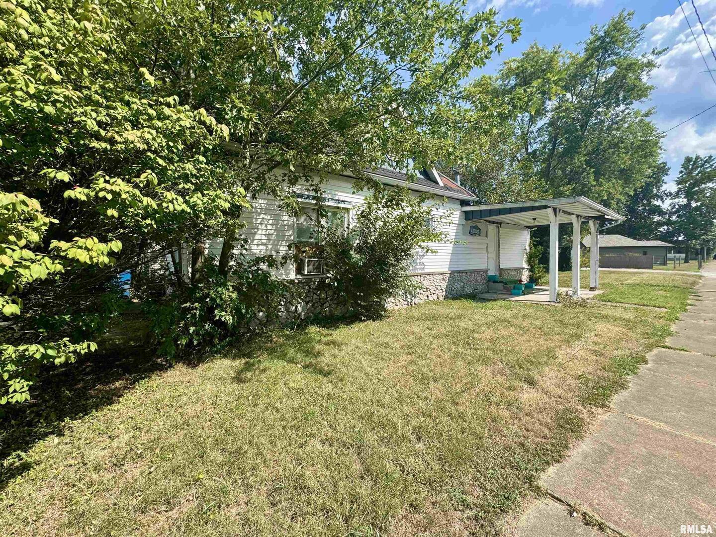 212 W Sylvia Avenue, Christopher, IL