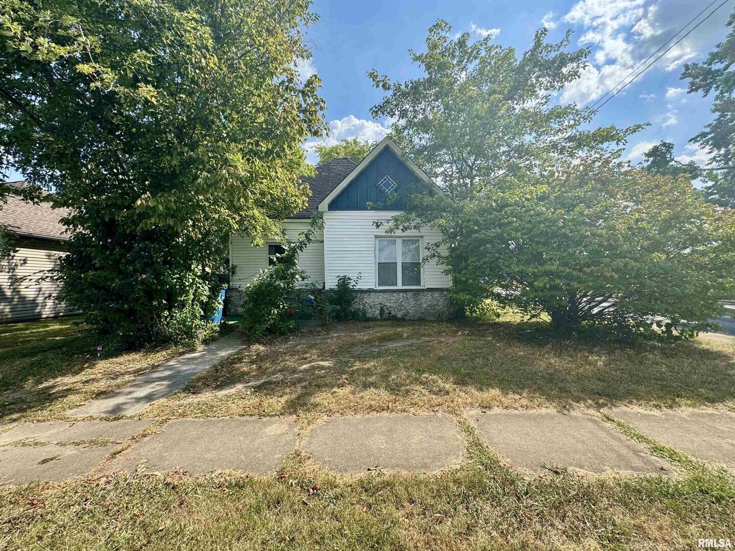 212 W Sylvia Avenue, Christopher, IL