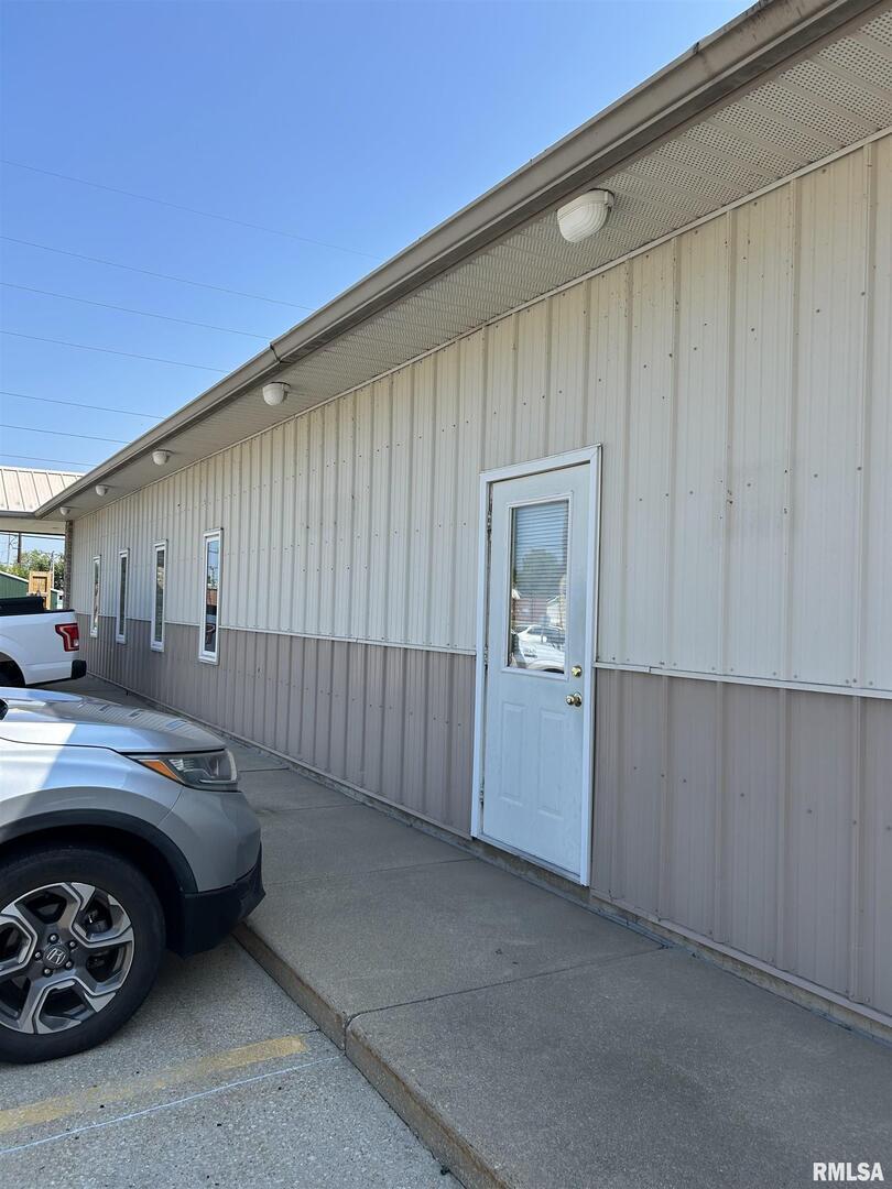 512 1ST Avenue #3, Colona, IL