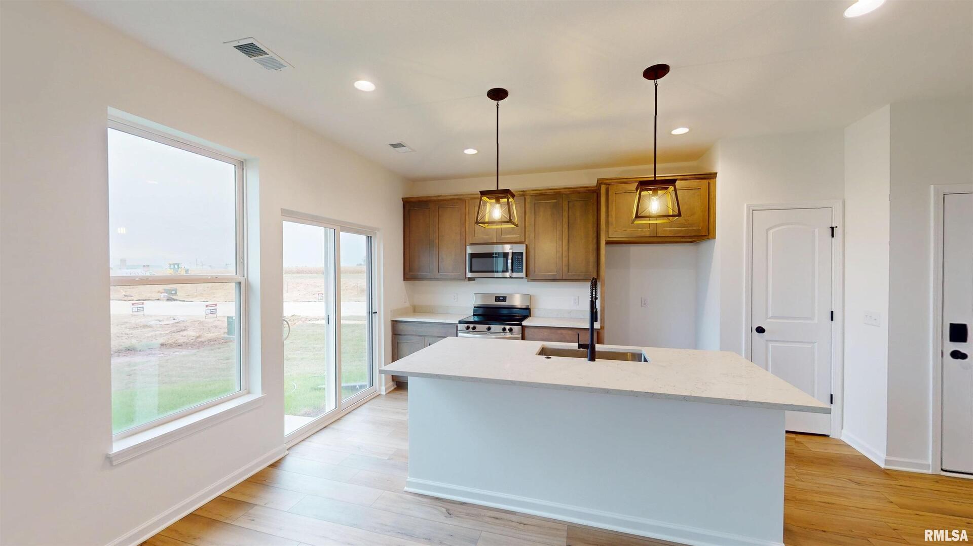 5934 BUTTERFIELD Drive, Bettendorf, IA