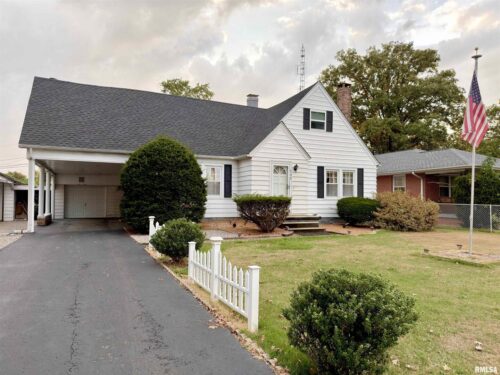 135 10TH Street, Carmi, IL