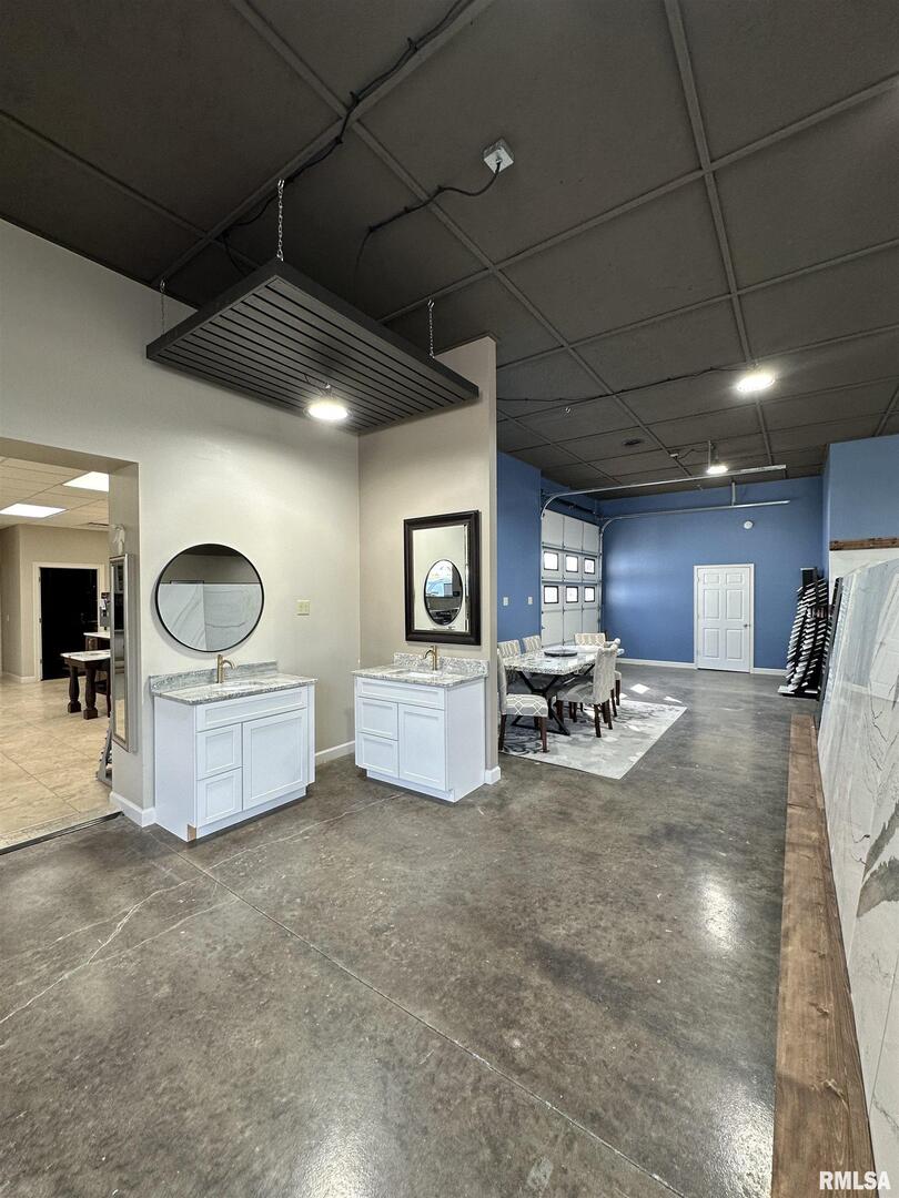 7475 STATE Street, Bettendorf, IA