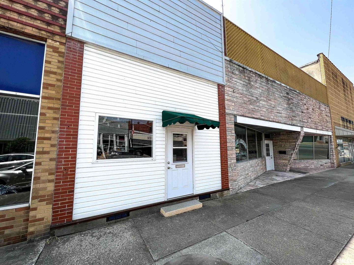 111 W NORTH Avenue #109, Flora, IL