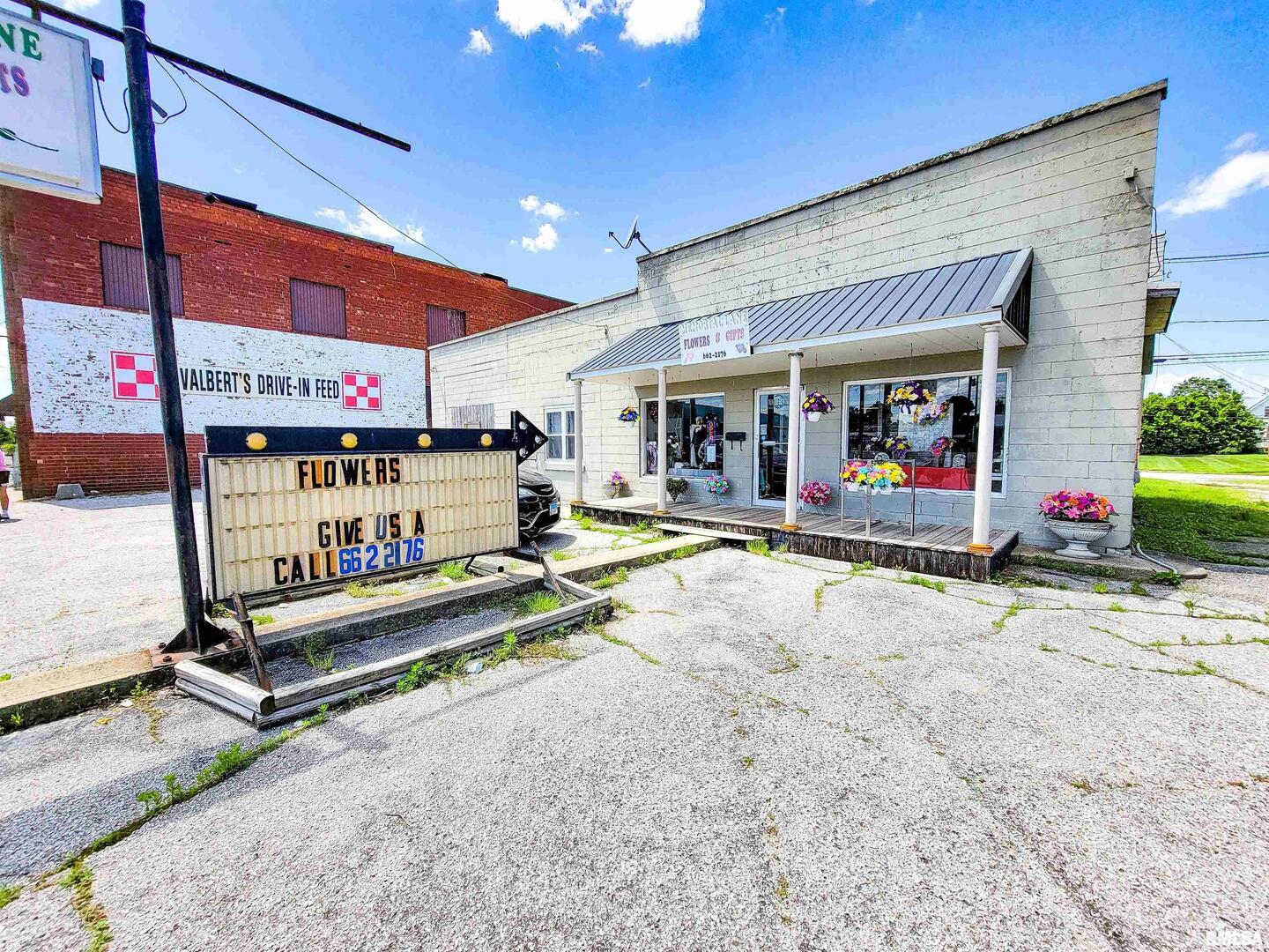 223 E NORTH Avenue, Flora, IL