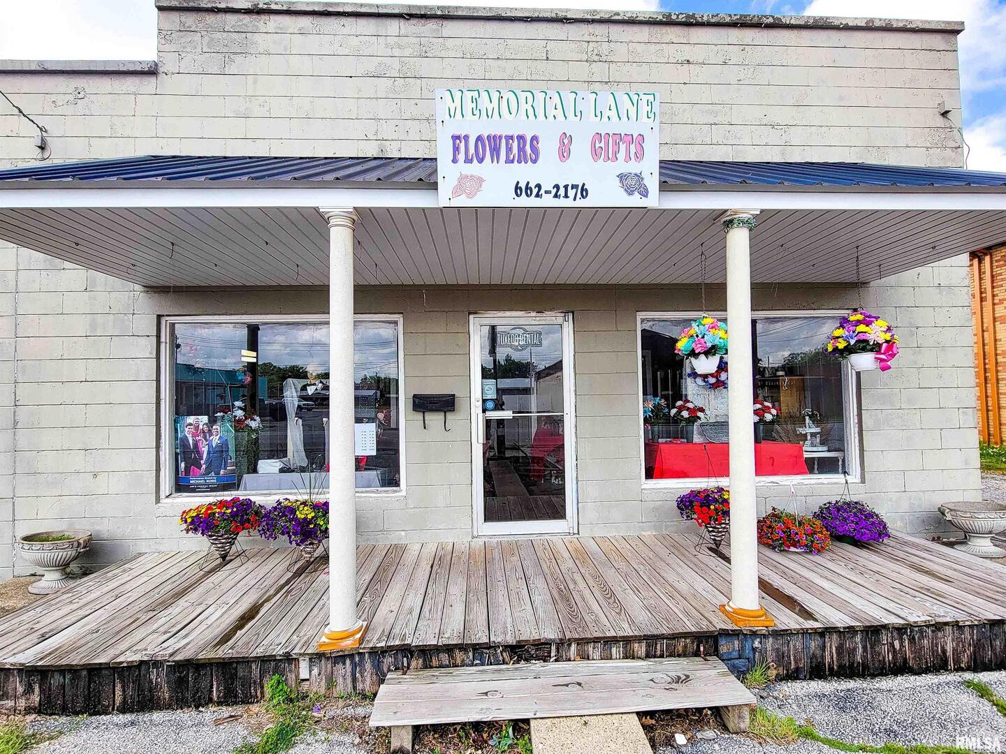 223 E NORTH Avenue, Flora, IL