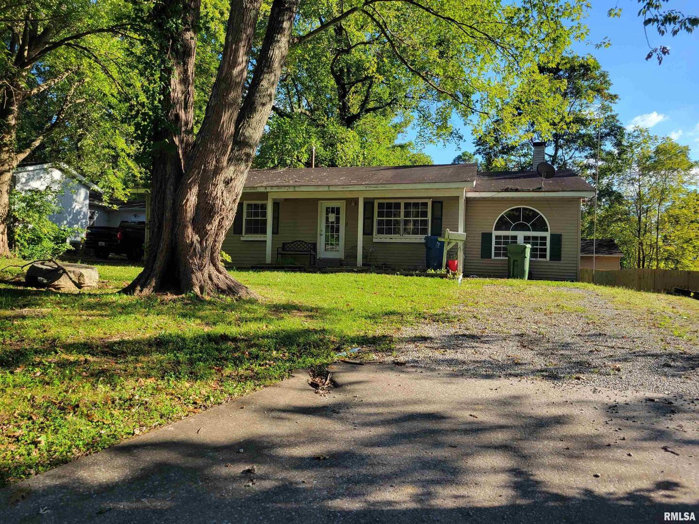 121 YOUNG Avenue, Anna, IL
