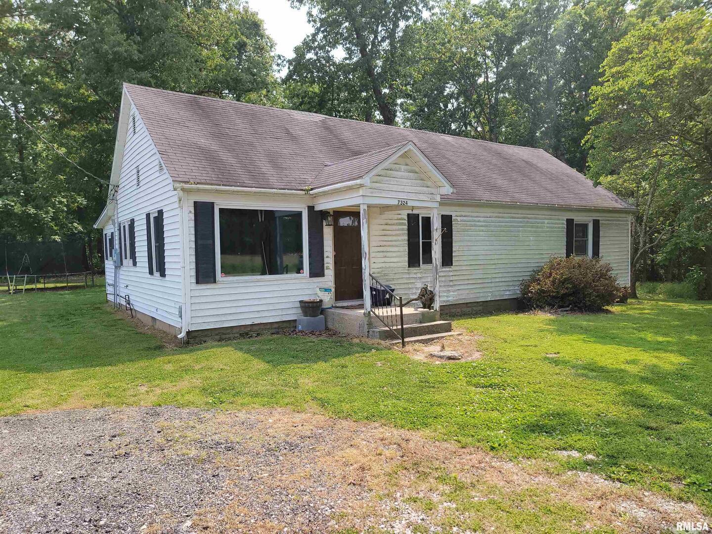 7324 State Route 161, Iuka, IL