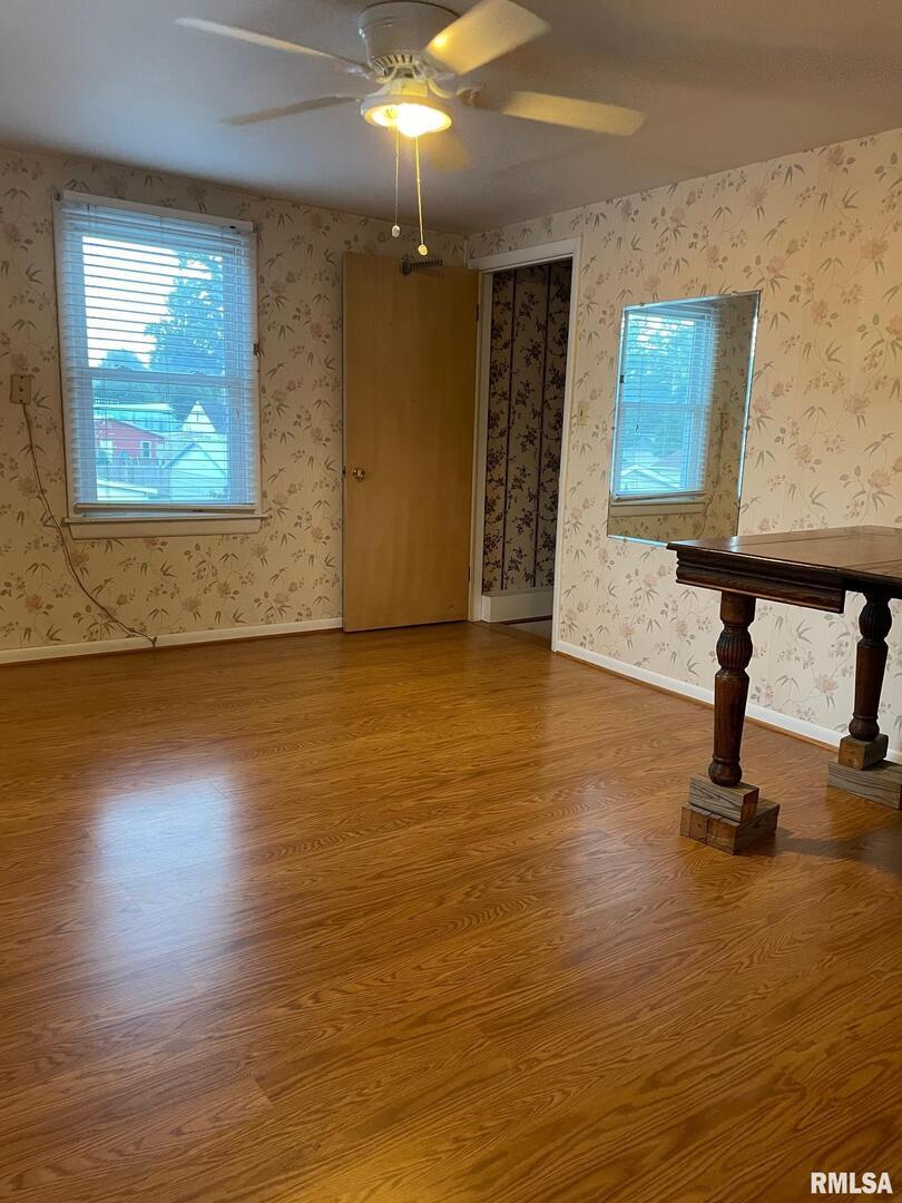 901 W ELM Street, Carmi, IL
