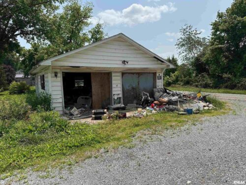 301 N CHESTNUT Street, Christopher, IL