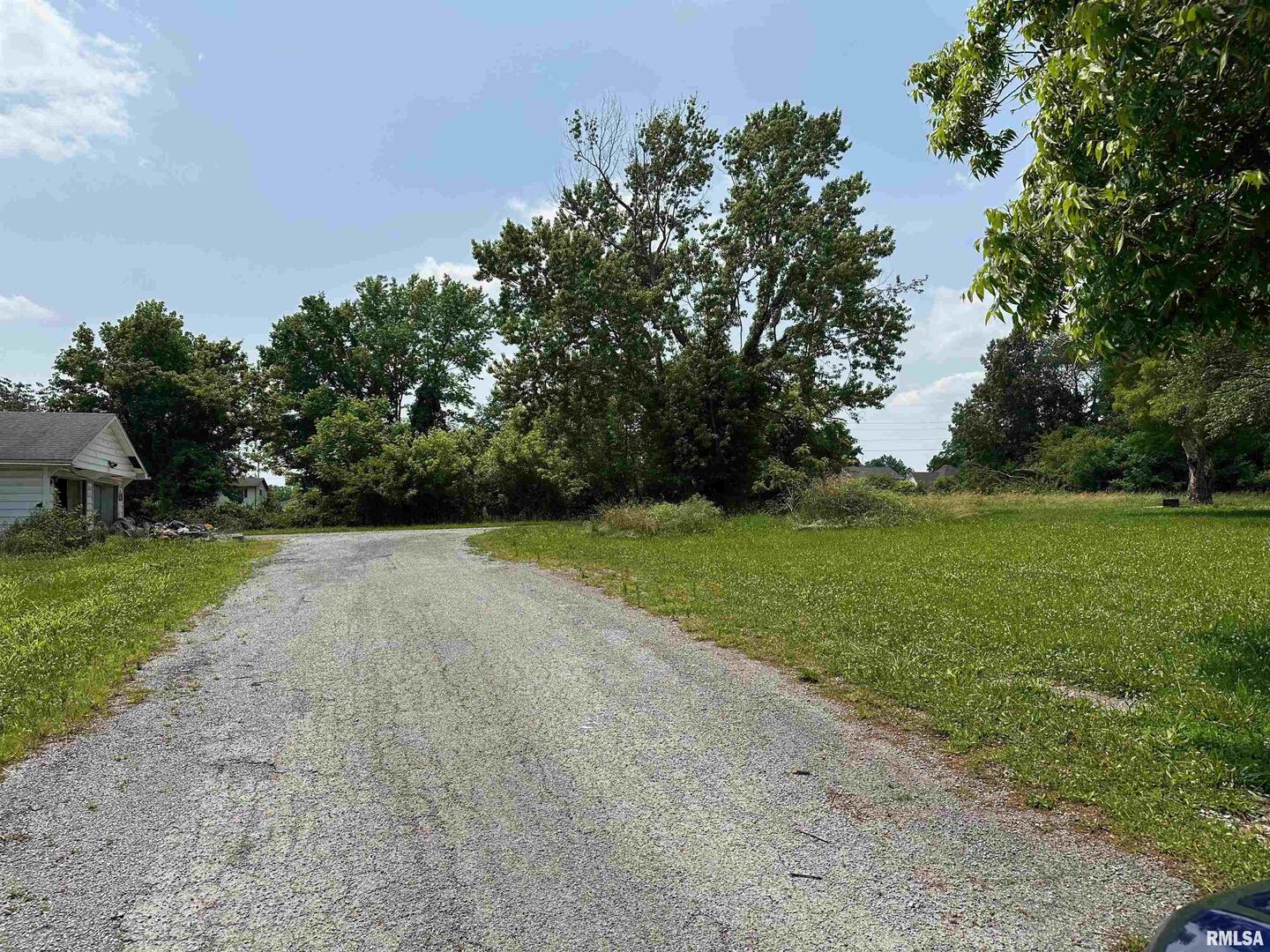 301 N CHESTNUT Street, Christopher, IL
