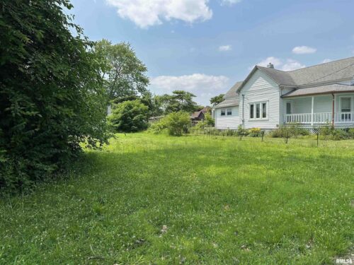 703 N VICTOR Street, Christopher, IL