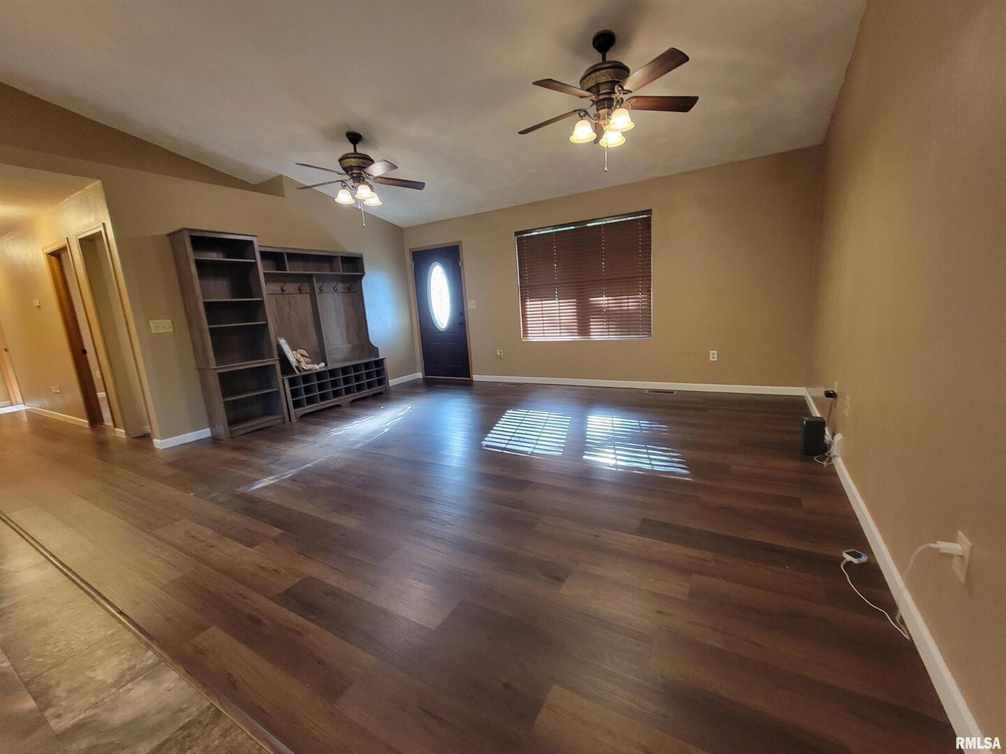 2517 Cherrybark Lane, Flora, IL