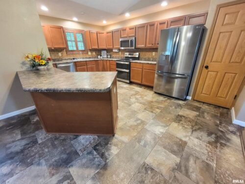 2517 Cherrybark Lane, Flora, IL