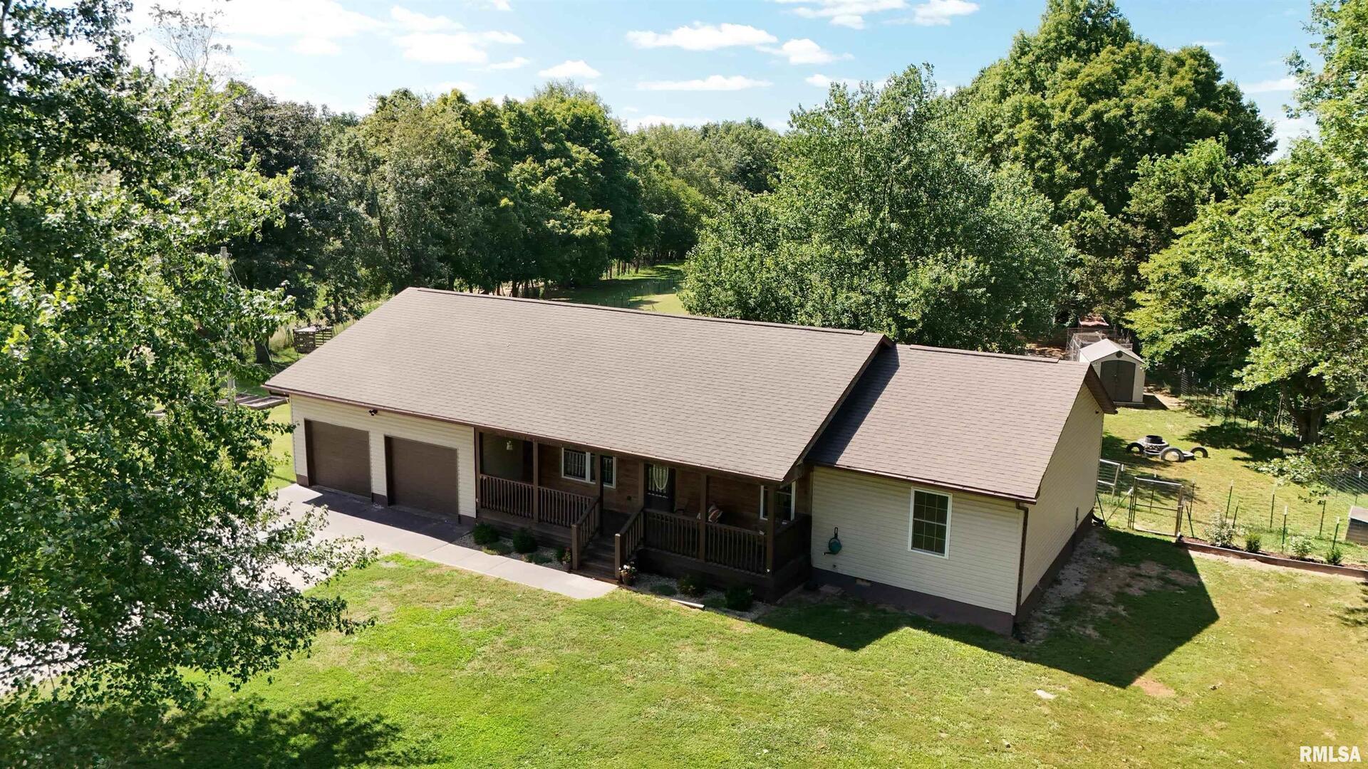 2517 Cherrybark Lane, Flora, IL