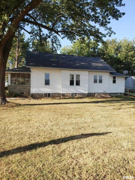 18018 State Route 127 Highway, Carlyle, IL