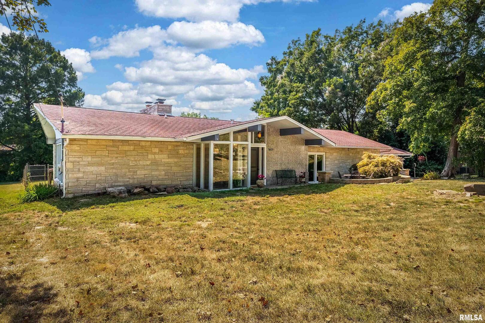 1609 Tina Dr Drive, Murphysbor, IL