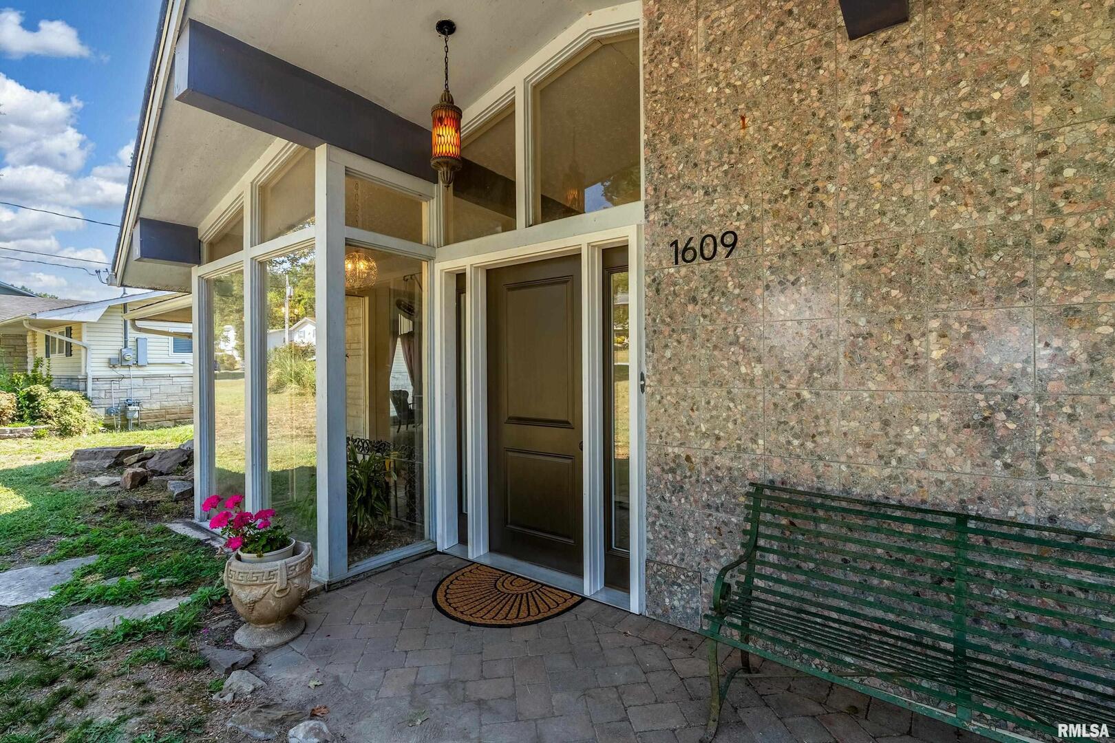 1609 Tina Dr Drive, Murphysbor, IL