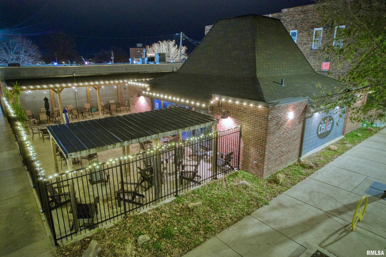 101 W MONROE Street, Carbondale, IL
