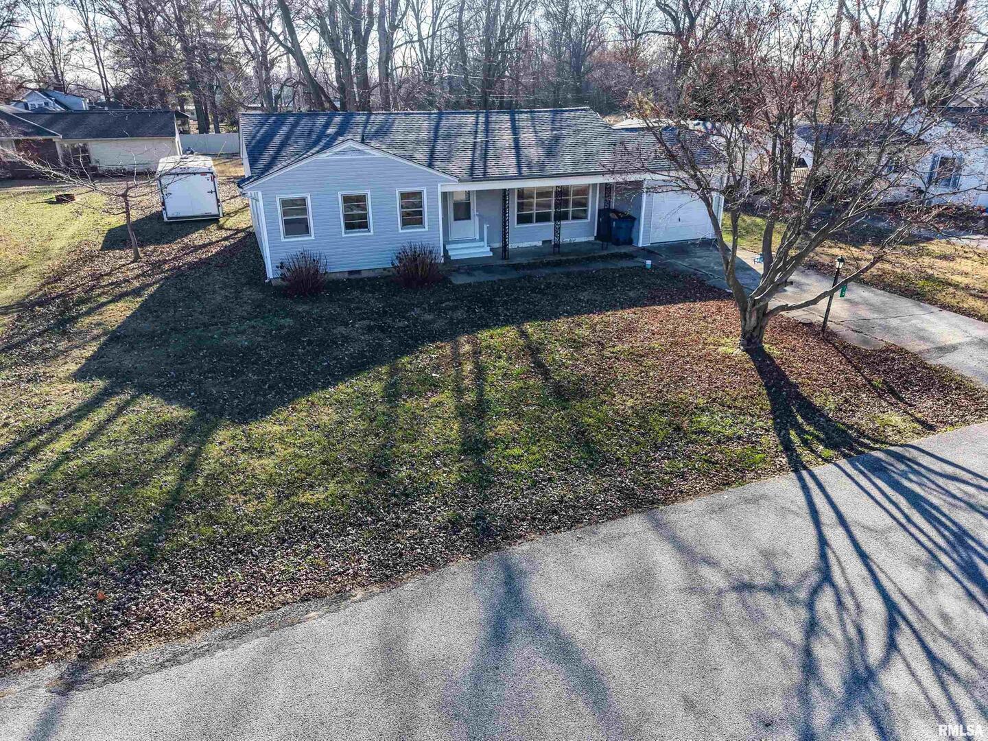 110 Hickory St Street, Flora, IL