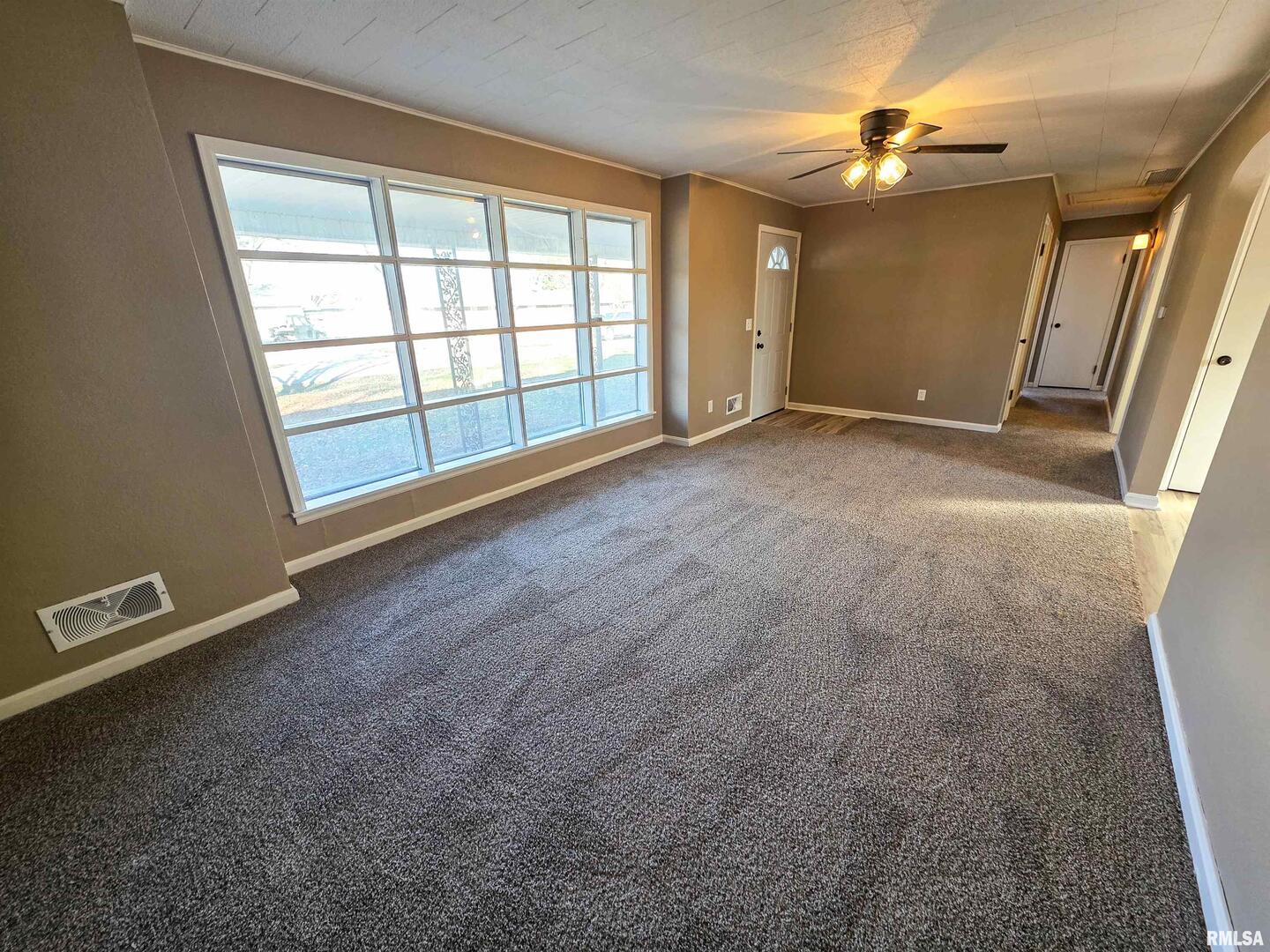 110 Hickory St Street, Flora, IL