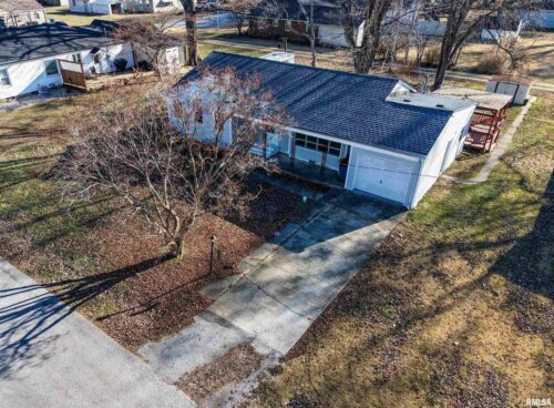 110 Hickory St Street, Flora, IL