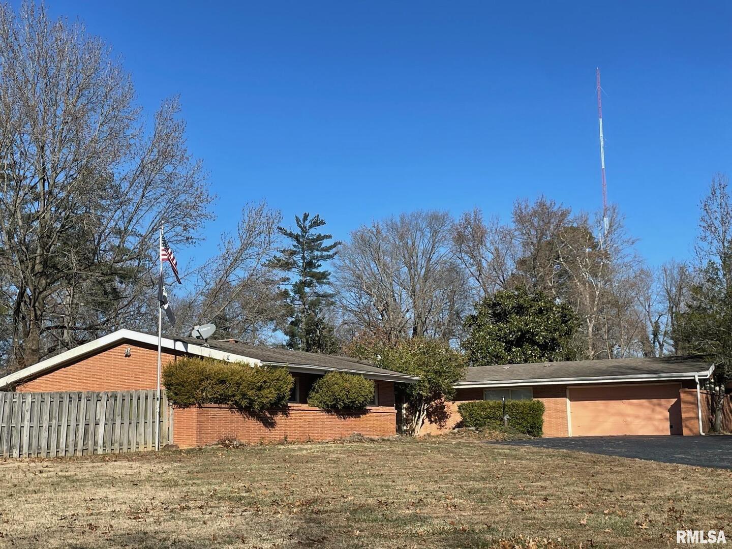 7 PINEWOOD Drive, Carbondale, IL