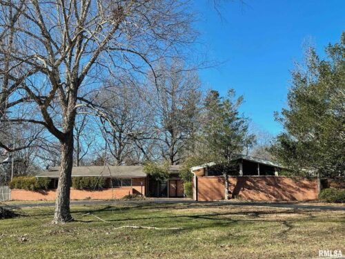 7 PINEWOOD Drive, Carbondale, IL